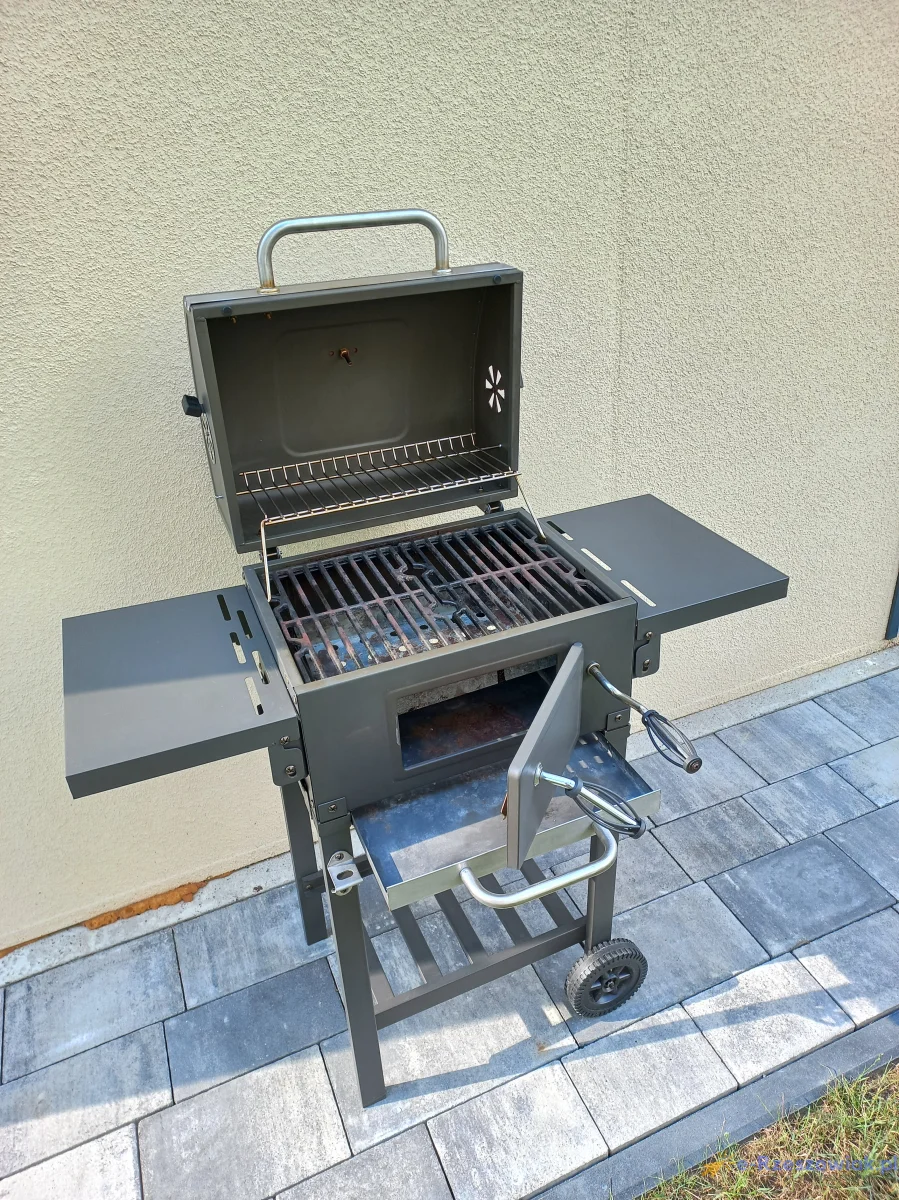 Grill węglowy z żeliwnym rusztem