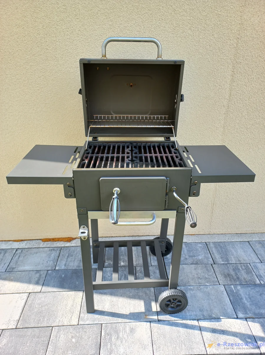 Grill węglowy z żeliwnym rusztem