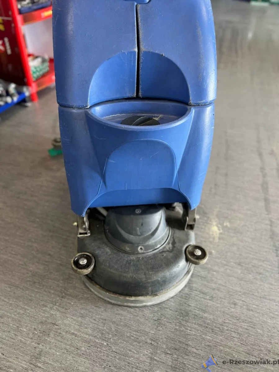 Maszyna czyszcząca szorowarka Numatic TTB 3450/100S