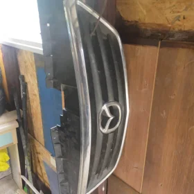 Mazda MPV- Gril zderzaka