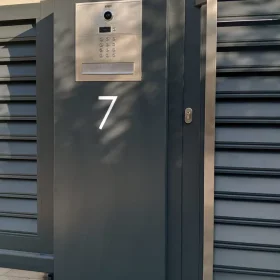 Aluminiowy interaktywny słupek multimedialny! Bezpłatna wycena Euro Fences Aluminiowy interaktywny słupek multimedialny! Bezpłatna wycena Euro Fences