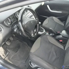 Samochód osobowy marki Peugeot 308 LPG 