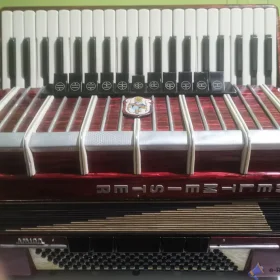 Akordeon AMIGO  120 basow(cztery chory) 